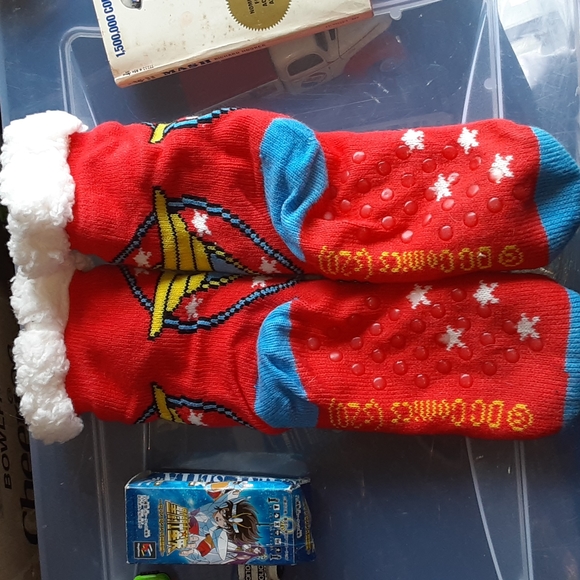 DC COMICS WONDER WOMAN THICK SLIPPERS NRMINT CONDITION - Picture 2 of 5
